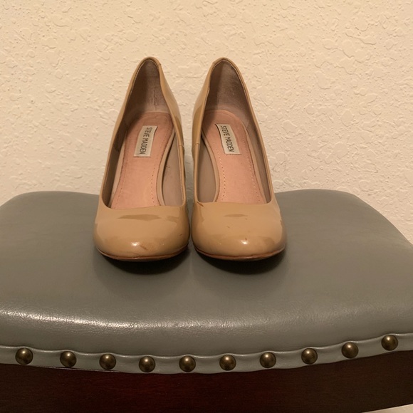 Steve Madden Caramel Patent Leather Pump - Picture 4 of 8